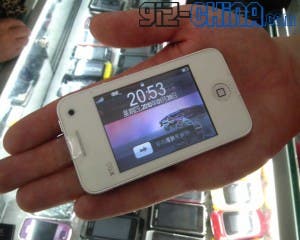 iphone 4 nano white clone 300x240 White iPhone 4 Nano Hands On