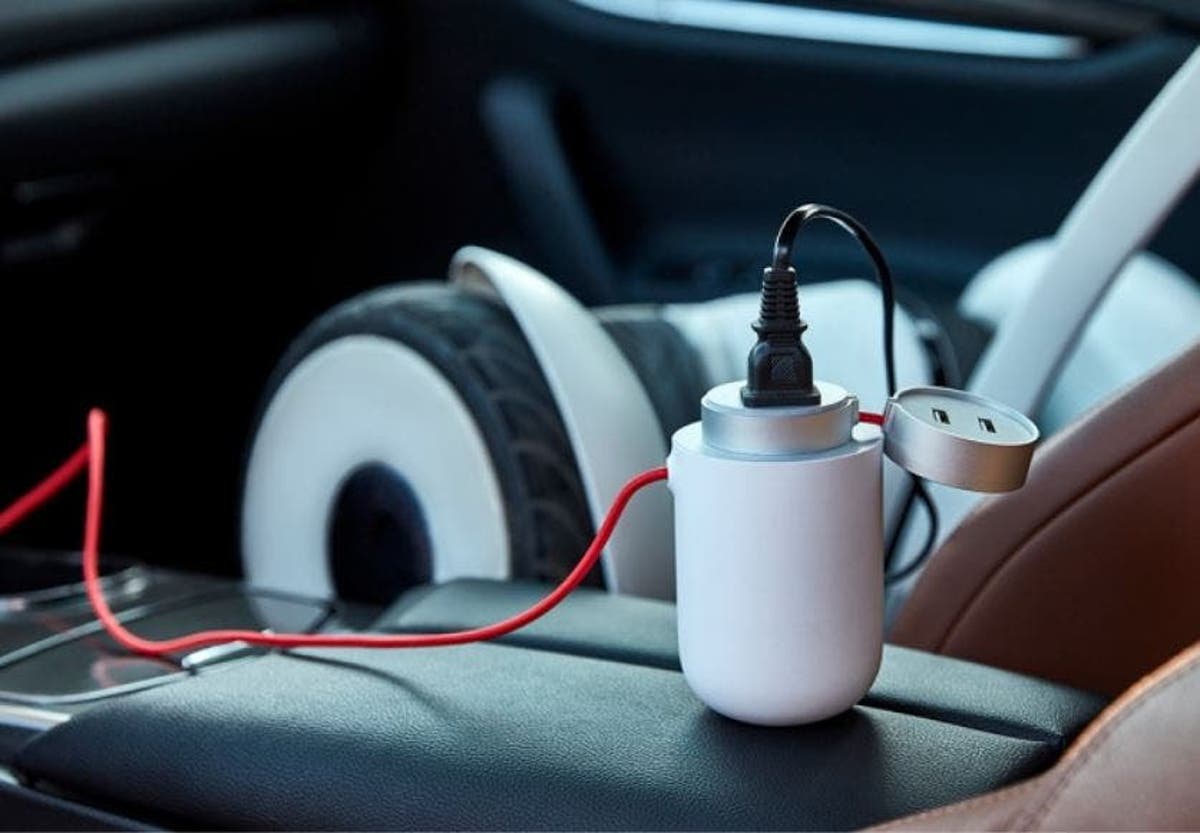 Гаджеты для машины. Mijia mi car Inverter. Xiaomi Power Inverter car CZNBQ-1qm 6970244522924. Гаджеты для авто прикуривателя. Xiaomi гаджеты для авто.
