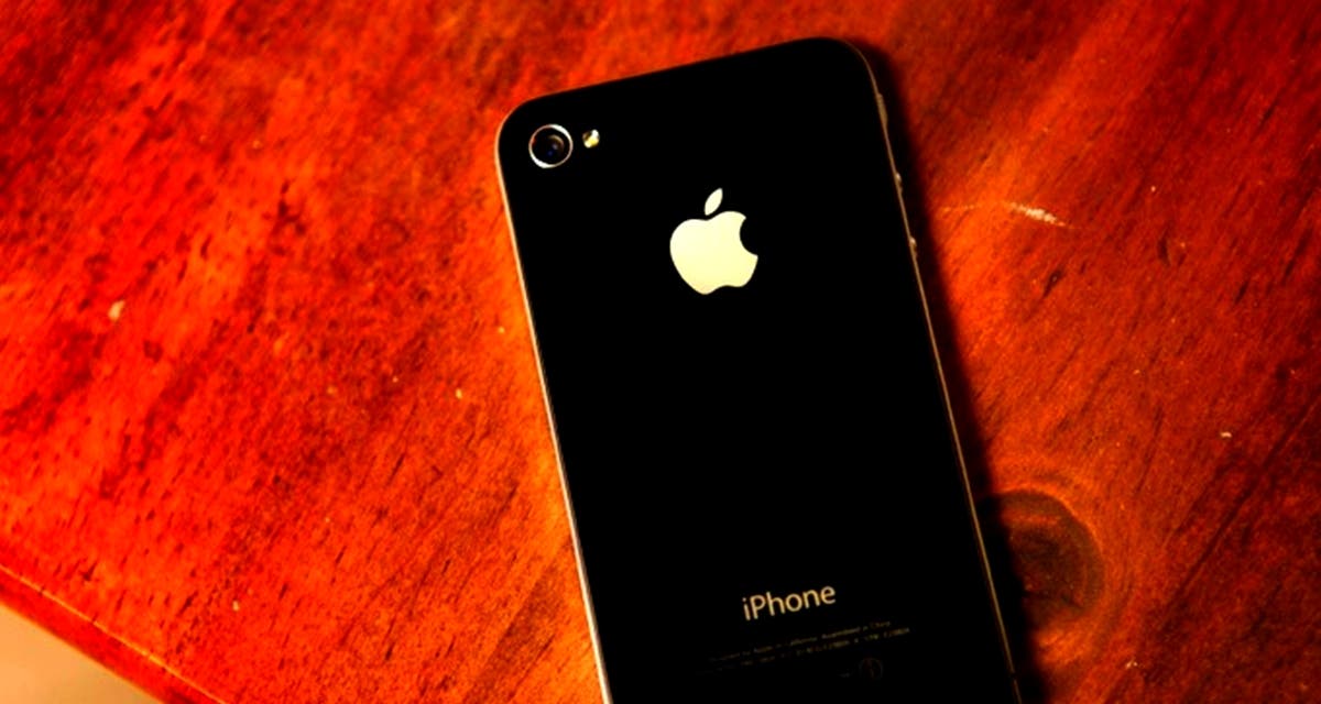 Các nhà phân tích nói về lý do tại sao Apple không bán bộ sạc kèm iPhone 12 IPhone-12