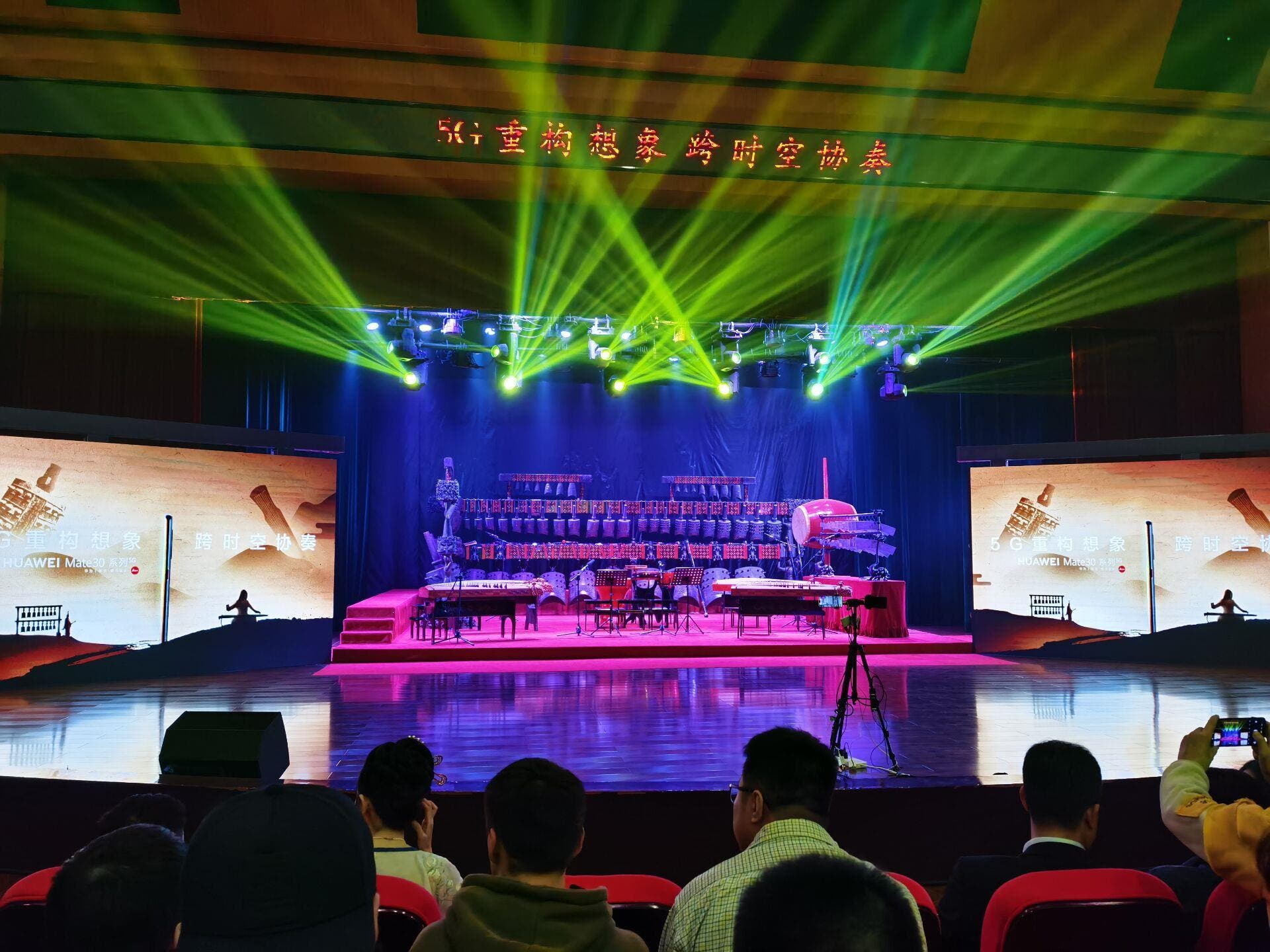 Huawei Mate 30 Pro 5G Used to Play a Concert in Real-Time Through 5G