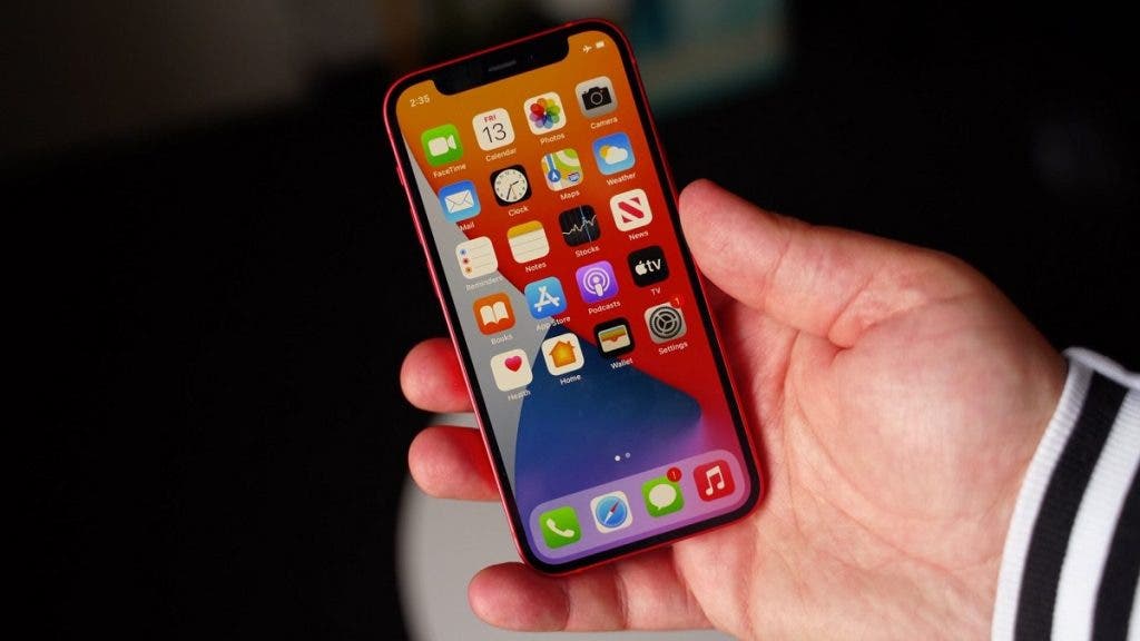 iOS 14.2.1: Apple fixes the annoying iPhone 12 mini touchscreen issue