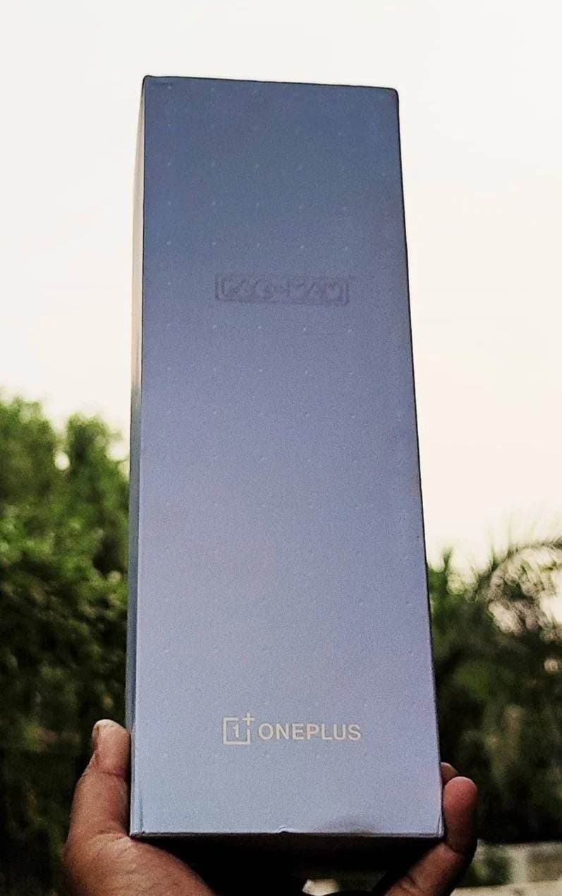 OnePlus Nord 2 x PAC-MAN Edition retail box