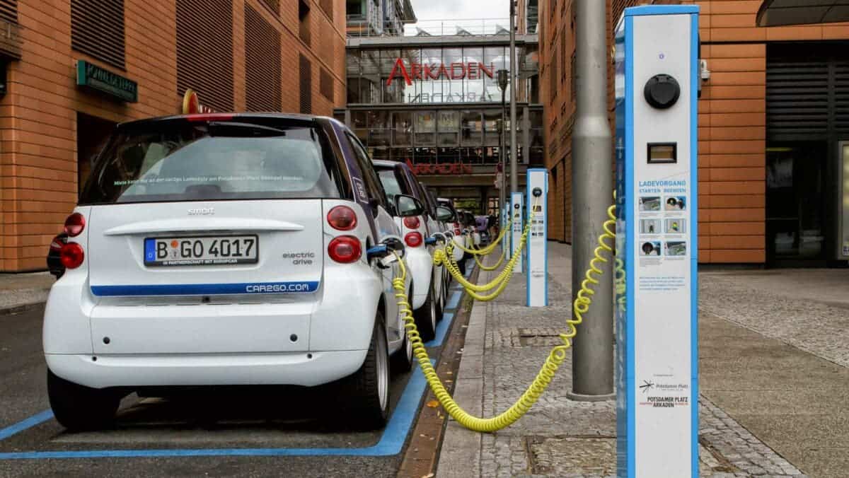 Chinese manufacturers capture 56% of global EV battery market
