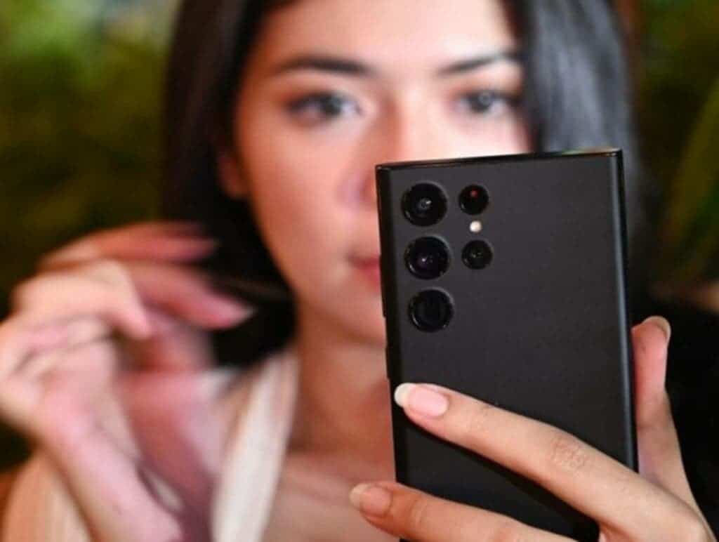 Best Camera Phones Singapore 2022 - Samsung Galaxy S22 Ultra
