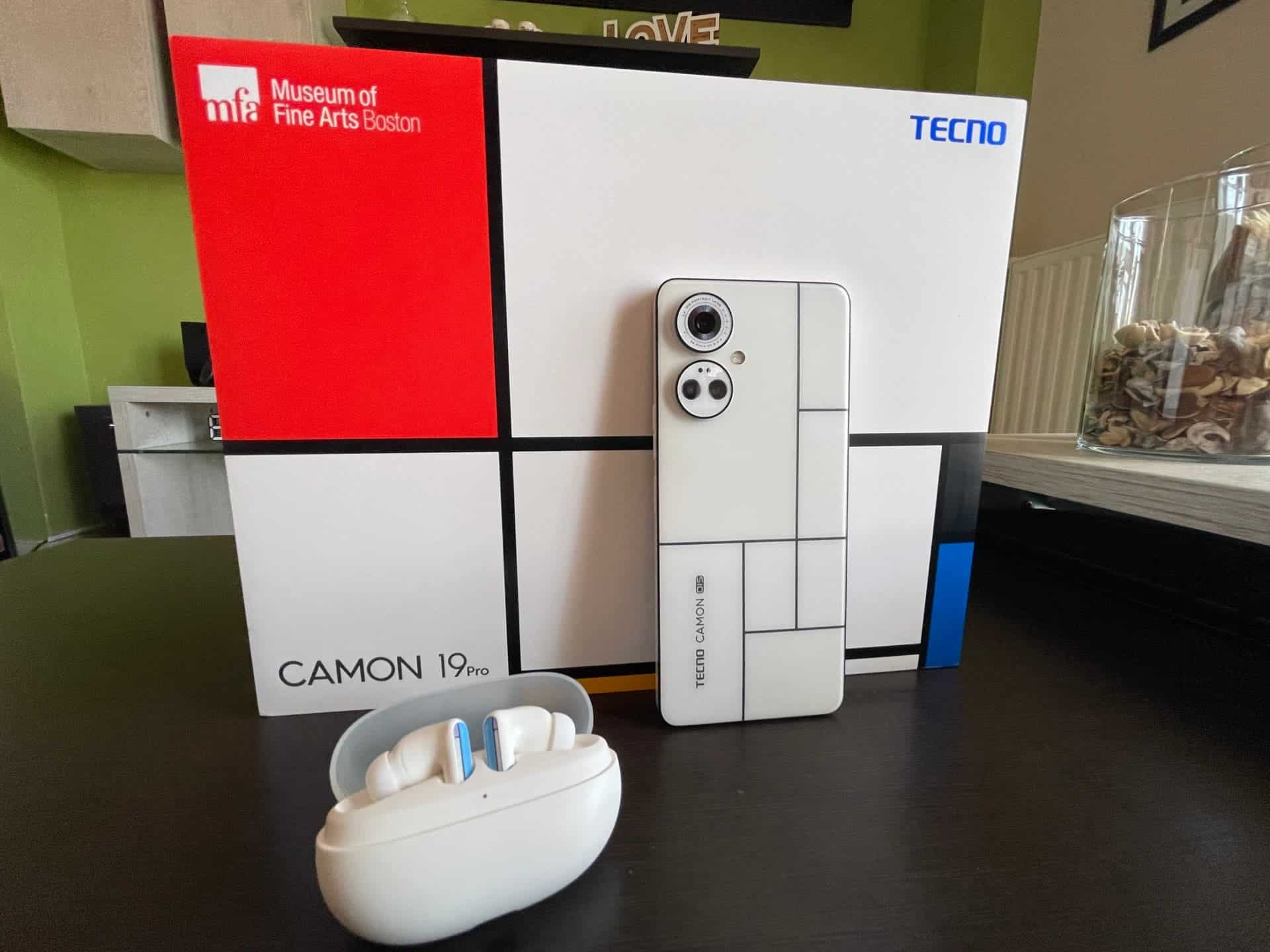 Techno 19 купить. Tecno Camon 19 Pro Mondrian Edition. Techno Camon 19 Pro. Camon 19. Techno Camon 19 Pro коробка.