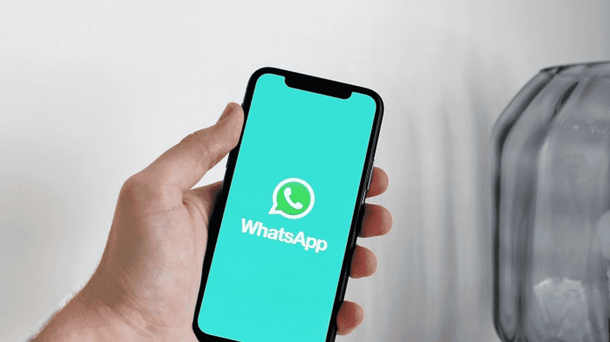 Here’s how to hide messages and chats on WhatsApp