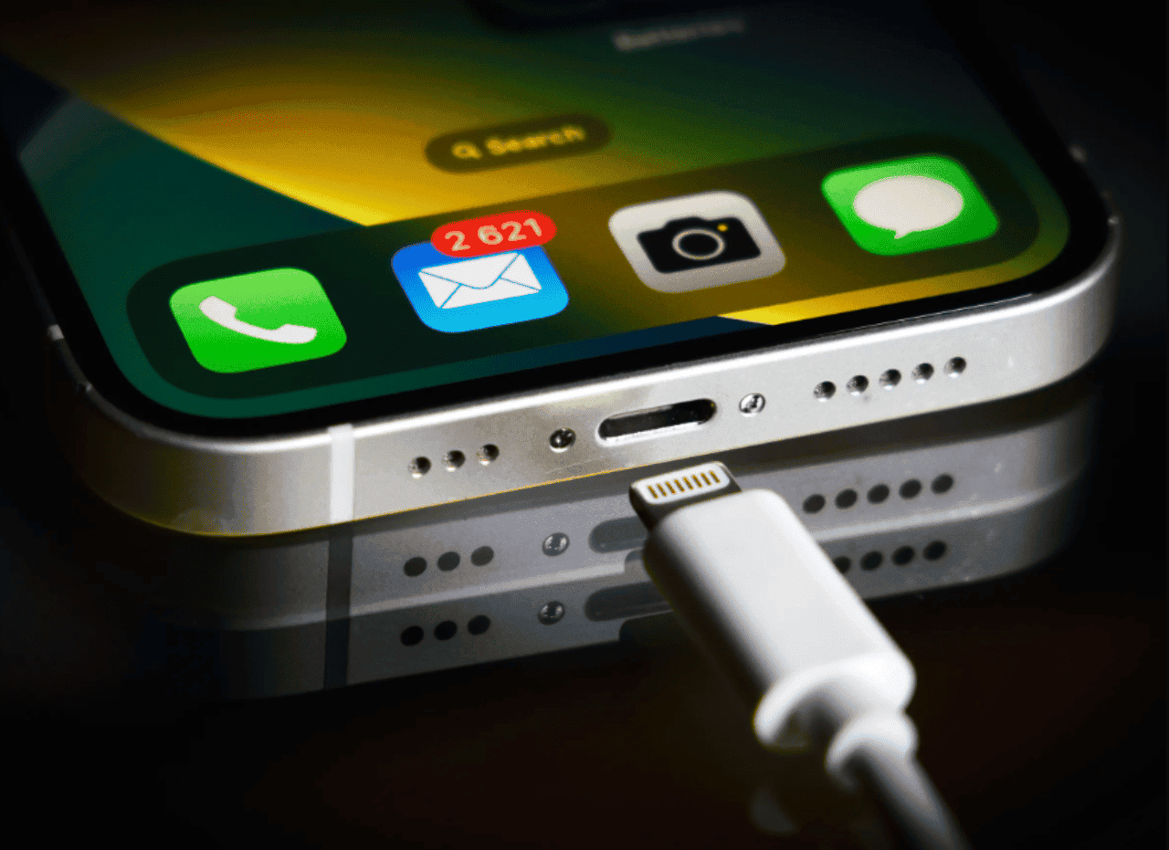 Apple iPhone 15 USB-C Port