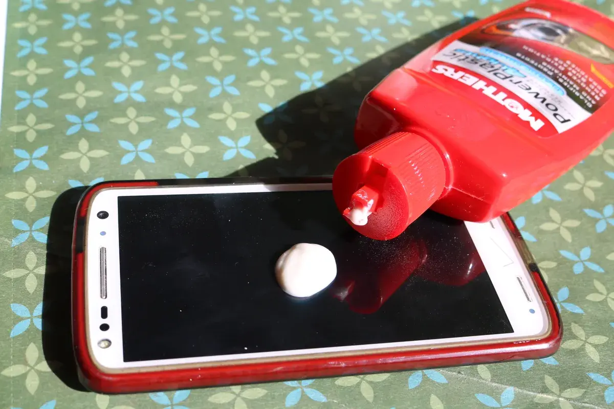 How to Remove Scratches from a Mobile Phone Screen: Effective Tips 