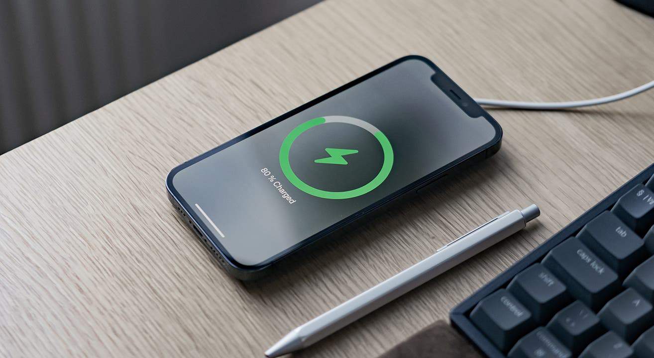 Wirelessly Charging Apple iPhone