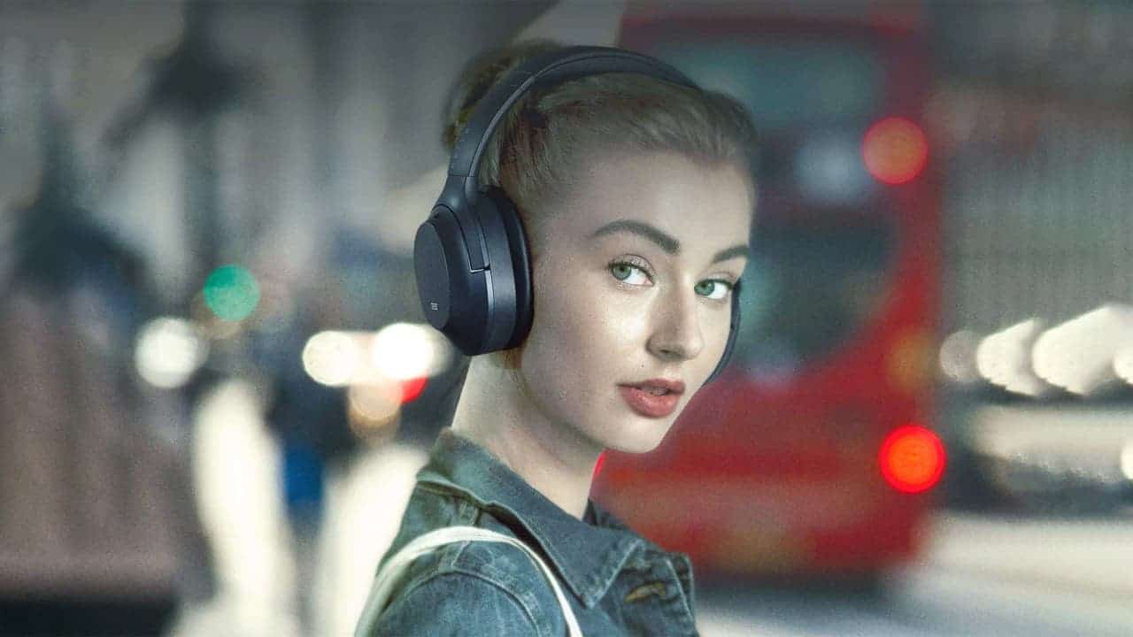 Bluetooth headphones in public