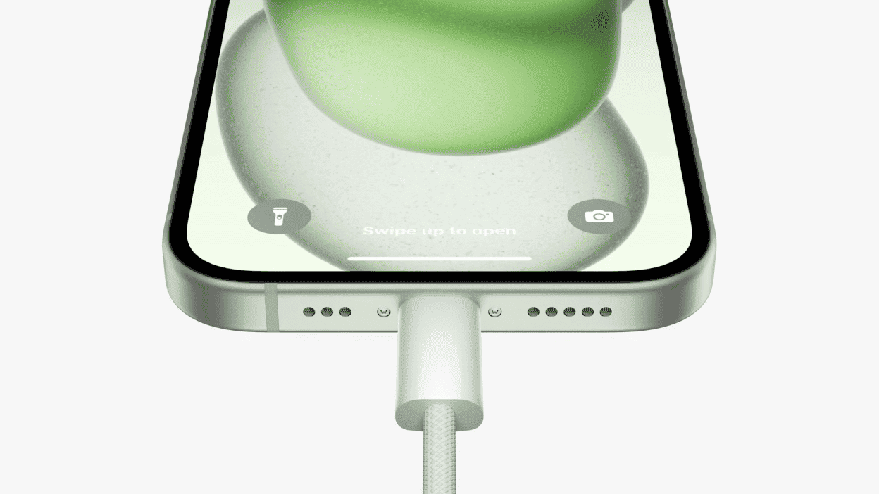 iPhone 15 charging