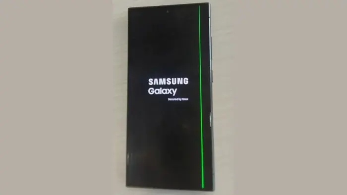 Galaxy S24 Ultra users complain about a green line on the screen