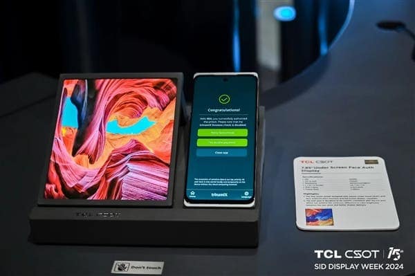 TCL tri-foldable mobile phone