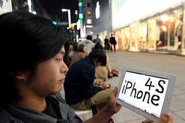 iphone 4s launch,where to buy iphone 4s,apple fan iphone 4s,buy iphone 4s,people waiting for iphone 4s,apple store iphone 4s