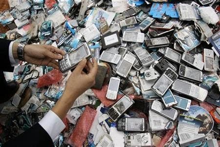 beijing customs smash 10,000 counterfiet phones