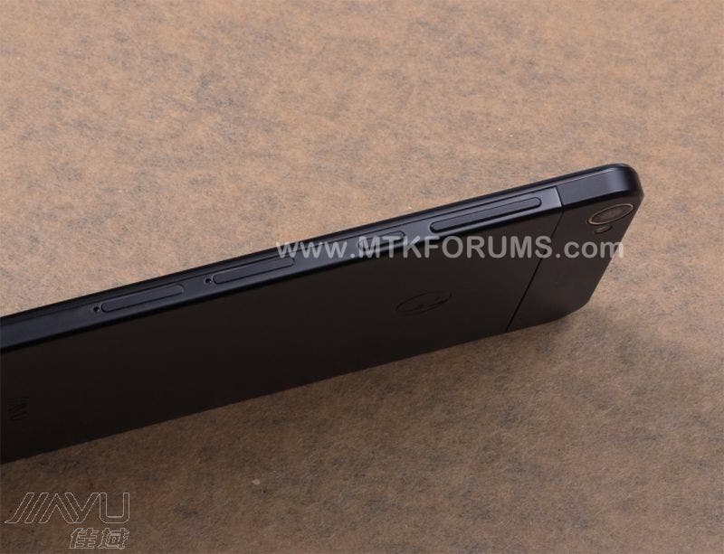 First look at the sleek & sexy all-black JiaYu S2!