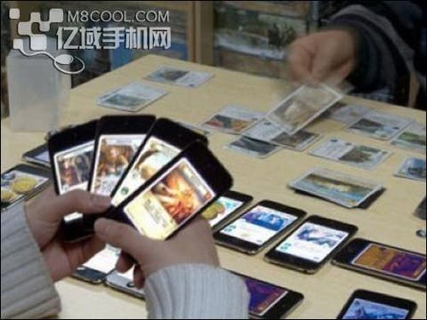 chinese guy uses 52 iphones as playing cards