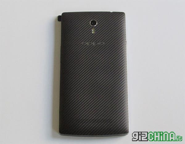 oppo find 7 unboxing rear