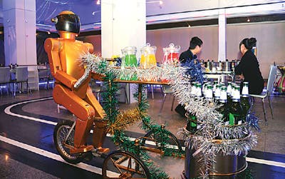 robot waiters in Jinan china